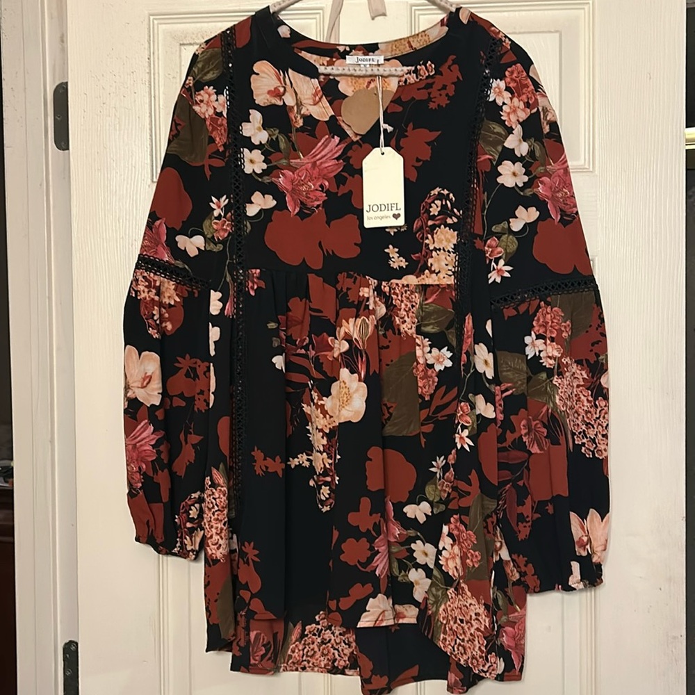 Brand new WT Jodifl tunic. Sz. M